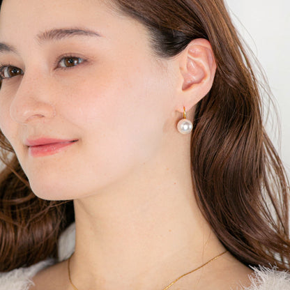 大粒パール・スプーンフックピアス｜耳元に上品な存在感を