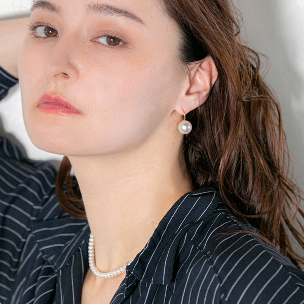 大粒パール・スプーンフックピアス｜耳元に上品な存在感を